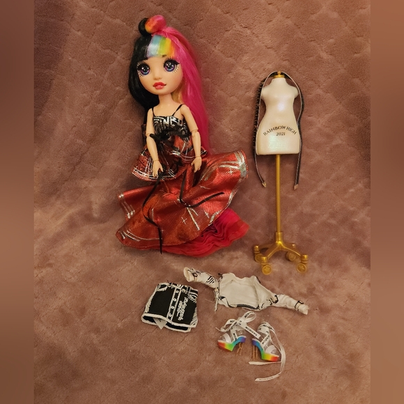 Rainbow High 2021 Jett Dawson Art of Fashion Doll w Dress, Outfit, & Accessories - Picture 1 of 13